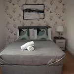 Spacious 3 Bed House In Tatil Evi *