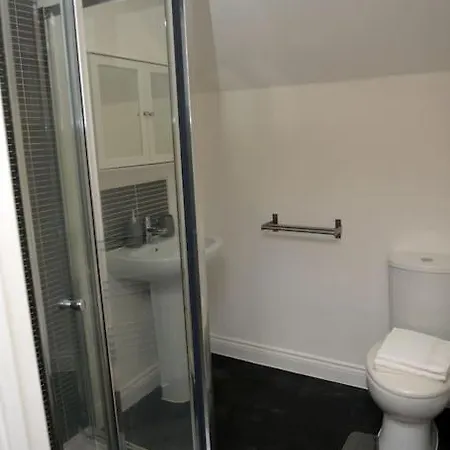 Spacious 3 Bed House In *