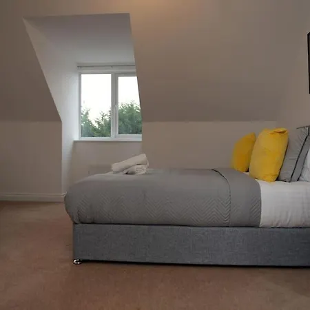 بيت للعطل Spacious 3 Bed House In بريستول