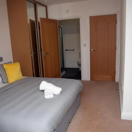 Spacious 3 Bed House In *