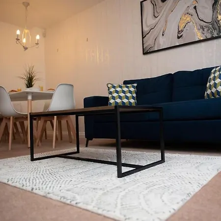 Spacious 3 Bed House In *