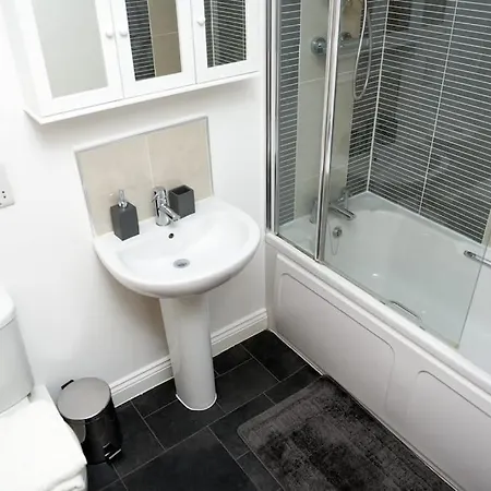 Spacious 3 Bed House In Будинок відпочинку