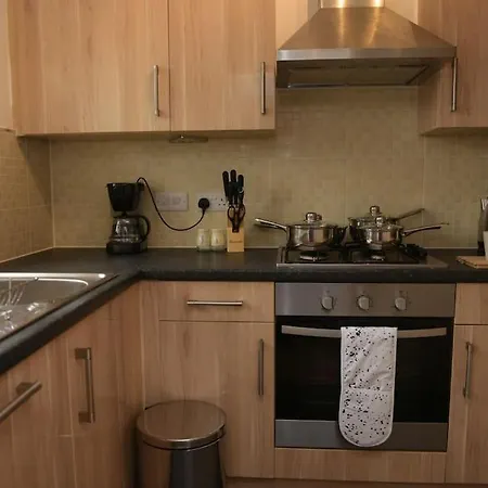 Spacious 3 Bed House In Bristol