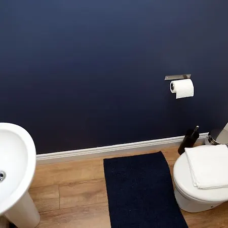 Spacious 3 Bed House In Prázdninový dům