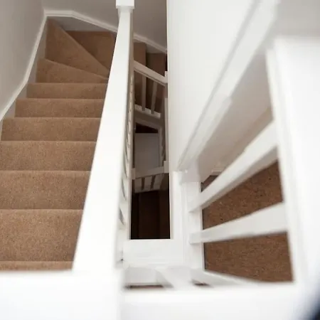 بيت للعطل Spacious 3 Bed House In بريستول