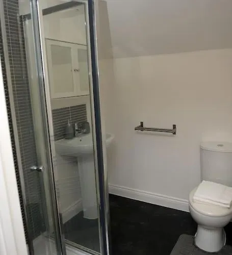 Spacious 3 Bed House In *