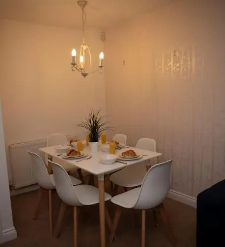 Casa vacanze Spacious 3 Bed House In *