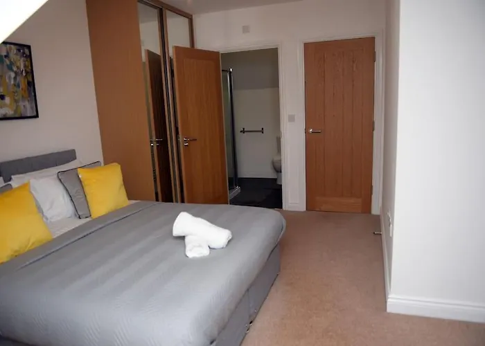 Spacious 3 Bed House In *