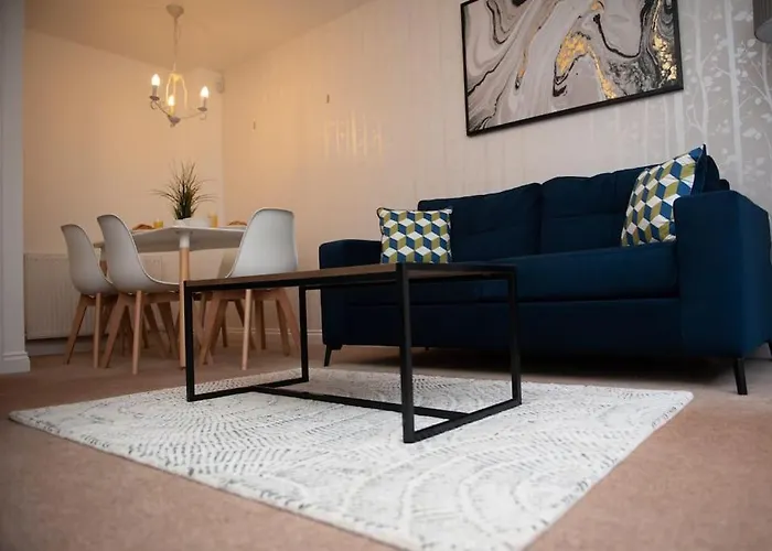 Spacious 3 Bed House In *