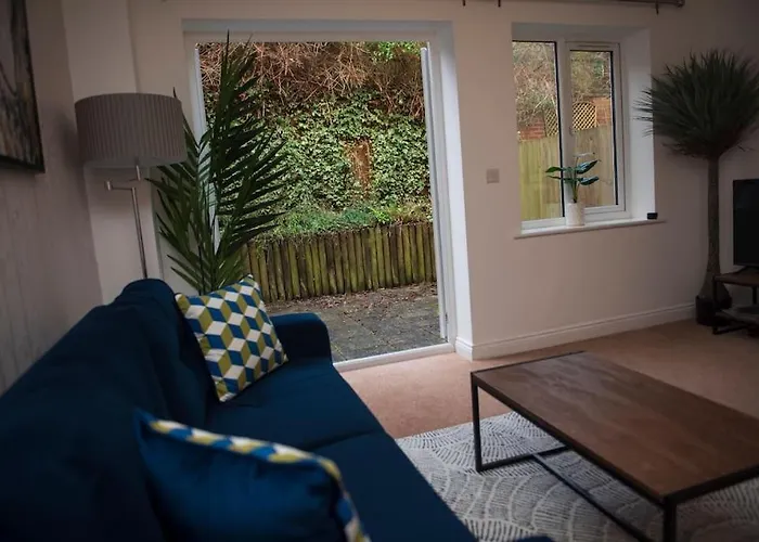 Spacious 3 Bed House In