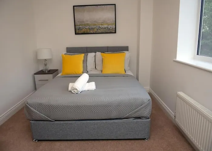 Spacious 3 Bed House In *