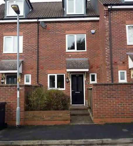 Spacious 3 Bed House In Casa vacanze *