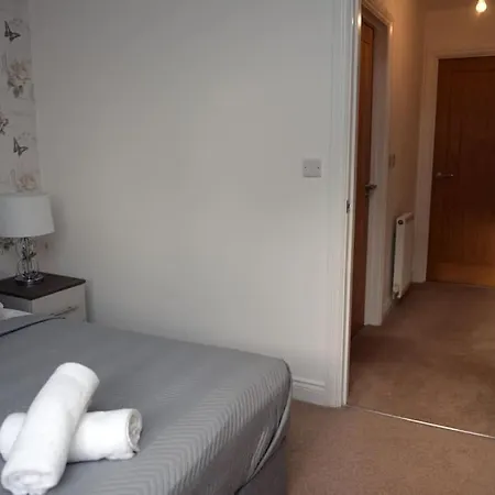 Spacious 3 Bed House In Holiday home Bristol