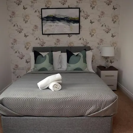 Spacious 3 Bed House In Holiday home *