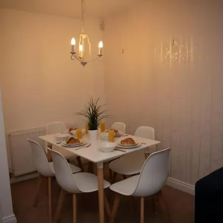 Holiday home Spacious 3 Bed House In *