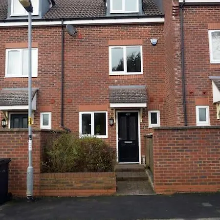 Spacious 3 Bed House In Holiday home *