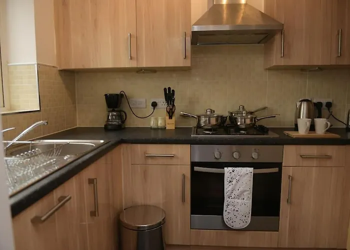 Spacious 3 Bed House In Bristol